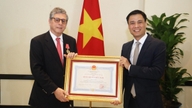 The Friendship Order is presented to the Brazilian Ambassador to Vietnam.