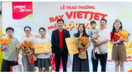 Tijdens een vlucht met Vietjet ontving een gelukkige vrouwelijke passagier een geschenk van 1 tael 999,9 goud.
