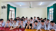 នៅក្នុងថ្នាក់រៀនមួយនៅសាលាដែលមានចំណាត់ថ្នាក់ទាបបំផុតក្នុងខេត្តហាទិញ សិស្សមួយភាគបួនទទួលបានពិន្ទុល្អឥតខ្ចោះចំនួន ១០ លើមុខវិជ្ជាគណិតវិទ្យា។