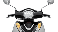 Czy Honda SH Mode, oferująca elegancki design, zaskakującą wygodę i wyjątkowo niskie zużycie paliwa, jest warta swojej ceny, zwłaszcza jeśli chodzi o kobiety?