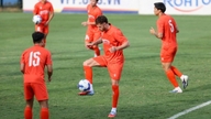 Vietnamese spelers worden genaturaliseerd tot staatsburgers, veranderen hun naam en daarmee ook hun lot.