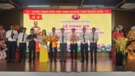 Bac Tien Phong Sanayi Bölgesi Parti Şubesi kurulmasına ilişkin kararın duyurulması.