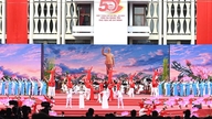 SIARAN LANGSUNG PUKUL 19.00: Siaran televisi "Nama Mulia Pemimpin Besar": Menggambarkan perjalanan 50 tahun perkembangan dan pertumbuhan Kota Ho Chi Minh.