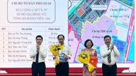 Distrik O Cho Dua mengumumkan keputusan tentang reorganisasi kelompok-kelompok perumahan dan cabang-cabang Partai kelompok perumahan.