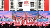 テレビ放送「偉大なる指導者の輝かしい名」：ホーチミン市の発展と成長の50年の歩みを描く。