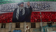 Iran zawiesza rozmowy dyplomatyczne, przygotowuje się do żałoby narodowej po śmierci Najwyższego Przywódcy Alego Chameneiego.