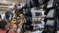 Pemalsuan sulit diberantas karena adanya preferensi terhadap barang murah.