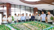 Il vicepresidente del Comitato popolare provinciale, Hoang Phu Hien, ha ispezionato lo stato di avanzamento di diversi progetti di edilizia residenziale commerciale nella provincia.