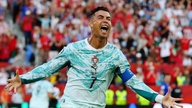 Cristiano Ronaldo ustanawia liczne rekordy, rezygnuje z gry w reprezentacji Portugalii po Mistrzostwach Świata.