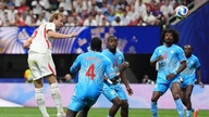 Harry Kane inscrit un doublé et qualifie l'Angleterre pour les huitièmes de finale : Anthony Gordon le compare au niveau de Messi.