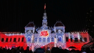 Phuong Thanh electrizează expoziția de artă 3D Mapping cu „Rebirth”.