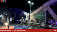 Arbeiders hebben de hele nacht doorgewerkt aan de reparatie en het onderhoud van de Truong Tien-brug.
