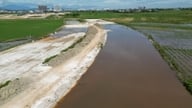 Hue City authorities have decided to replace the investor for the delayed 1.143 billion VND road project.