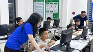 Ngoc Ha Ward accompagna i bambini nell'era digitale.