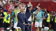 Roberto Martinez hakemi överken, Hırvat teknik direktör VAR teknolojisini eleştirdi.