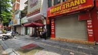Les cours de l'or ont fortement augmenté aujourd'hui (3 juillet) : les acheteurs restent prudents, mais les magasins continuent de vendre de l'or à crédit.