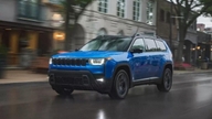Gros plan sur le Jeep Cherokee qui s'apprête à entrer sur le marché vietnamien.