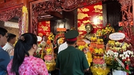 Ofrenda de incienso para conmemorar el 138 aniversario de la muerte de la renombrada figura cultural Nguyen Dinh Chieu.