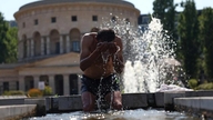 Mortes na França aumentam 30% durante onda de calor recorde.