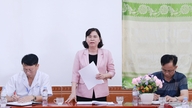 Mme Tran Thi Hang, vice-présidente permanente du Conseil populaire provincial de Bac Ninh, a assisté à la réunion de la cellule du Parti du centre de santé de Tien Luc.