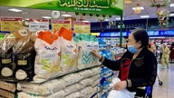 小売業およびサービス業の売上高は上半期に約13％増加し、個人消費が引き続き成長の原動力となっている。