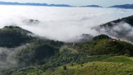 I Bao Lam 3 (Lam Dong-provinsen) ble landsbyer og boligområder omorganisert, og antallet ble redusert med 14. Navnet på et fjell som fienden en gang fryktet ble brukt til å erstatte landsbynummeret.
