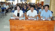 Comrade Nguyen Van Linh, Principal of the Political School, attended a meeting at the Tho Hoang village Party branch.