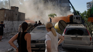 Kyiv est plongée dans la fumée après les frappes aériennes russes, l'Ukraine riposte en Crimée.