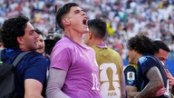 A paraguayi hős, aki egykor eladta az ingét, hogy megmentse gyermekét, eltökélt szándéka, hogy győzzön Franciaország ellen, miután megható és váratlan üzenetet kapott.