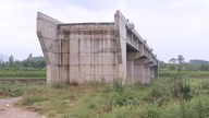 Nghe An: Urging the construction of connecting roads to prevent an 80 billion VND bridge from standing isolated over the river.