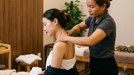 Đau cổ vai gáy: Khi nào nên xoa bóp, khi nào phải đi khám?