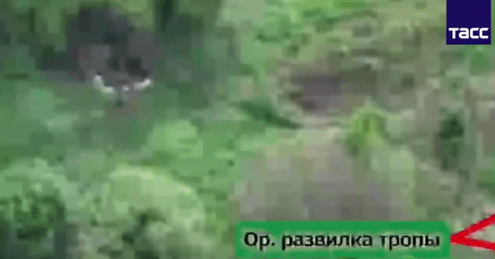 Video ukazuje, jak ruské FPV a dělostřelectvo ničí ukrajinský muniční sklad poblíž Kostjantinivky.