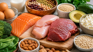 Ăn đủ protein quan trọng thế nào khi có tuổi?