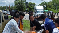 Thailand: Tindakan tak terduga seorang perawat dalam kasus seorang anak laki-laki yang mengendarai mobil dan menabrak puluhan biksu.