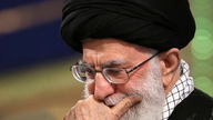 Hvordan blev begravelsen af ​​den afdøde iranske øverste leder, ayatollah Ali Khamenei, afholdt?