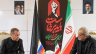 مدودف در حاشیه مراسم تشییع پیکر علی خامنه‌ای، رهبر فقید ایران، با رئیس جمهور ایران دیدار کرد.
