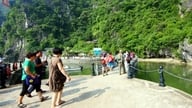 Menghubungkan Teluk Ha Long dan Teluk Lan Ha meluaskan ruang pelancongan warisan.
