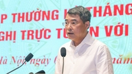 Premier nadzoruje sprawne funkcjonowanie placówki szpitala Bach Mai w Ninh Binh.