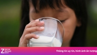 Alimentos que se deben evitar al consumir leche.