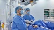 Rozmotávání uzlů dvou přetrvávajících zdravotních stavů u ženy s komplexním prolapsem pánevních orgánů.