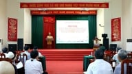 Komune Son Dong mengadakan dialog dengan warga mengenai pelaksanaan Proyek Perumahan Sosial.