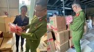 De politie van Hanoi zet zich resoluut in tegen smokkel- en handelsfraudenetwerken.
