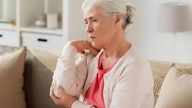 Ya sea hombre o mujer, si experimenta picazón en estas dos áreas de su cuerpo, consulte a un médico de inmediato, ya que podría ser un signo de advertencia de cirrosis: Con suerte, no está experimentando ninguno de estos síntomas.