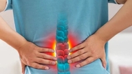 Đau lưng âm ỉ là dấu hiệu cảnh báo những bệnh gì?