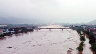 La regione nord-orientale del Vietnam sta per essere colpita da piogge torrenziali, con alcune zone che potrebbero registrare accumuli superiori a 400 mm, con conseguente rischio di alluvioni e gravi inondazioni.