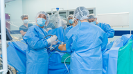 Un homme parcourt plus de 7 000 km pour se rendre au Vietnam afin de se faire soigner d'un cancer.