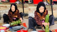 Uma senhora idosa em Thai Nguyen, com 95 anos e dez filhos, ainda cultiva vegetais e cozinha arroz em um fogão a lenha.