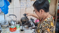 Walaupun tiada papan tanda, sebuah kedai kopi penapis Vietnam tradisional yang kecil di Bandar Raya Ho Chi Minh telah popular selama lebih setengah abad.