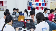 Jóvenes crean soluciones digitales para ciudades verdes y transporte accesible en el hackathon GRAB the Future 2026.