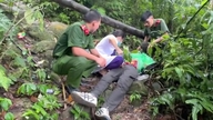 Pihak berwenang segera menyelamatkan seorang turis pria yang kelelahan di hutan Tay Yen Tu.
